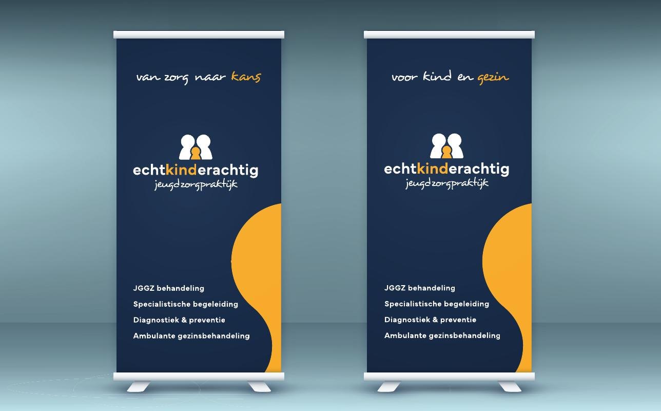Twee roll-up banners van echtkinderachtig
